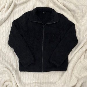 black uniqlo fuzzy jacket